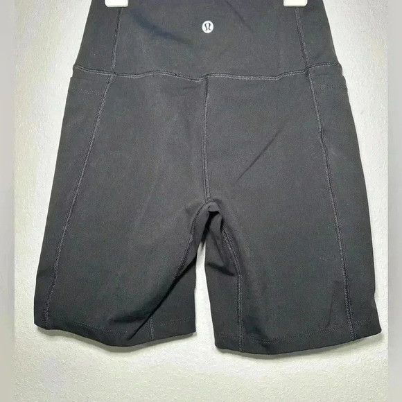 283Lululemon Shorts Women’s Size 4 Inseam Black Pockets Stretch Athletic Workout - Picture 2 of 3